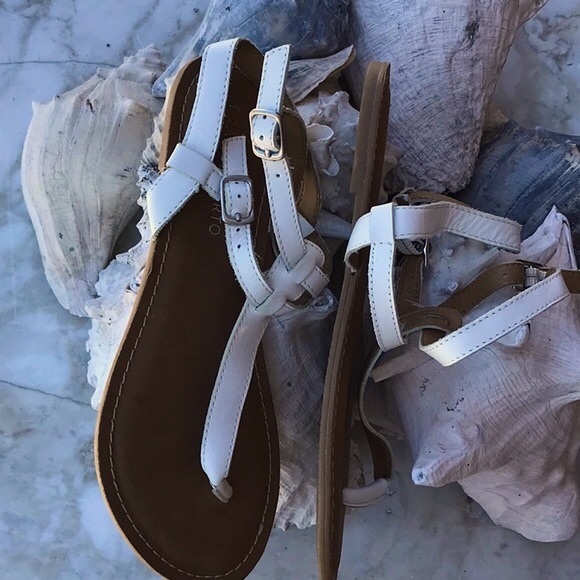 NWOB Franco Sarto White Leather Thong Sandals with Ankle Straps Size 7 1/2 Med - Picture 14 of 14